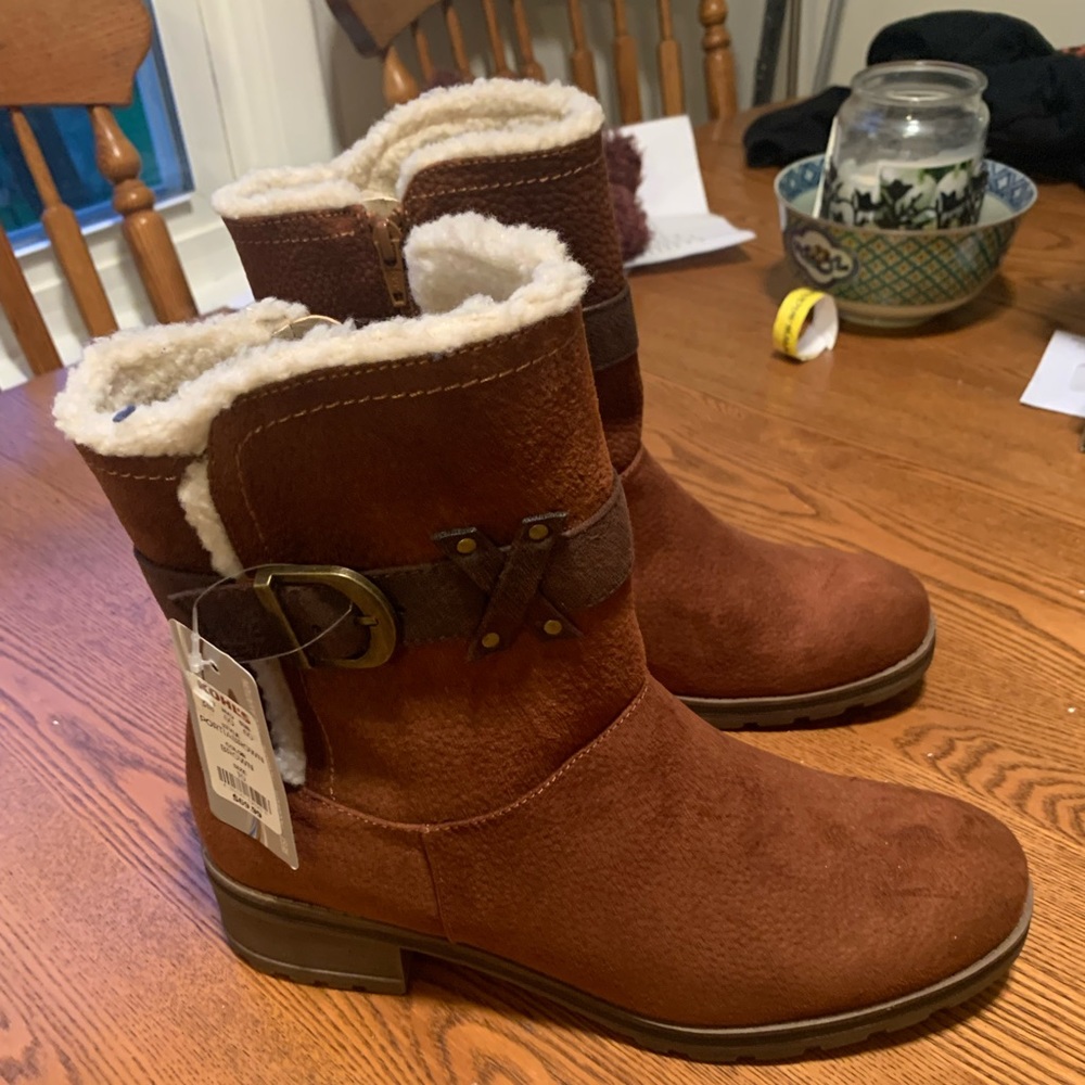 Sonoma boots